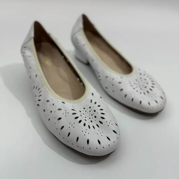 David Tate Proud White Leather Nubuck Slip On Pumps Block Heels Shoes 9.5WW - Picture 5 of 8